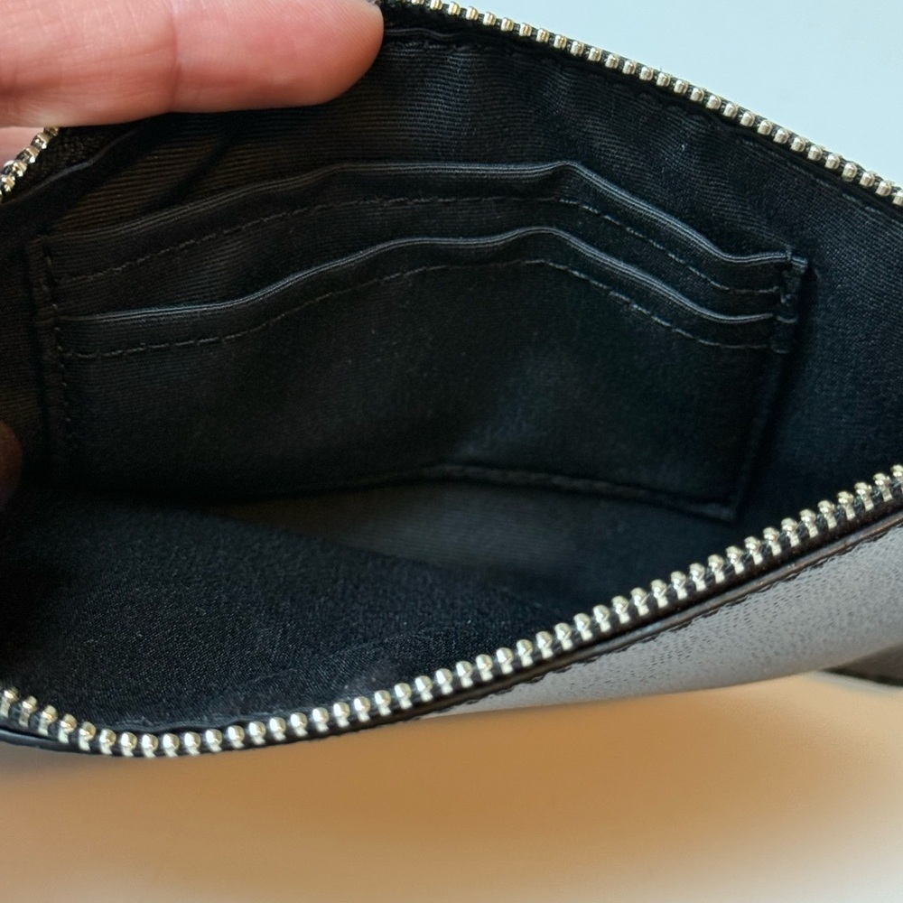 🆕 Coach Black Stars Glitter Wristlet NWT and original box - Picture 5 of 6